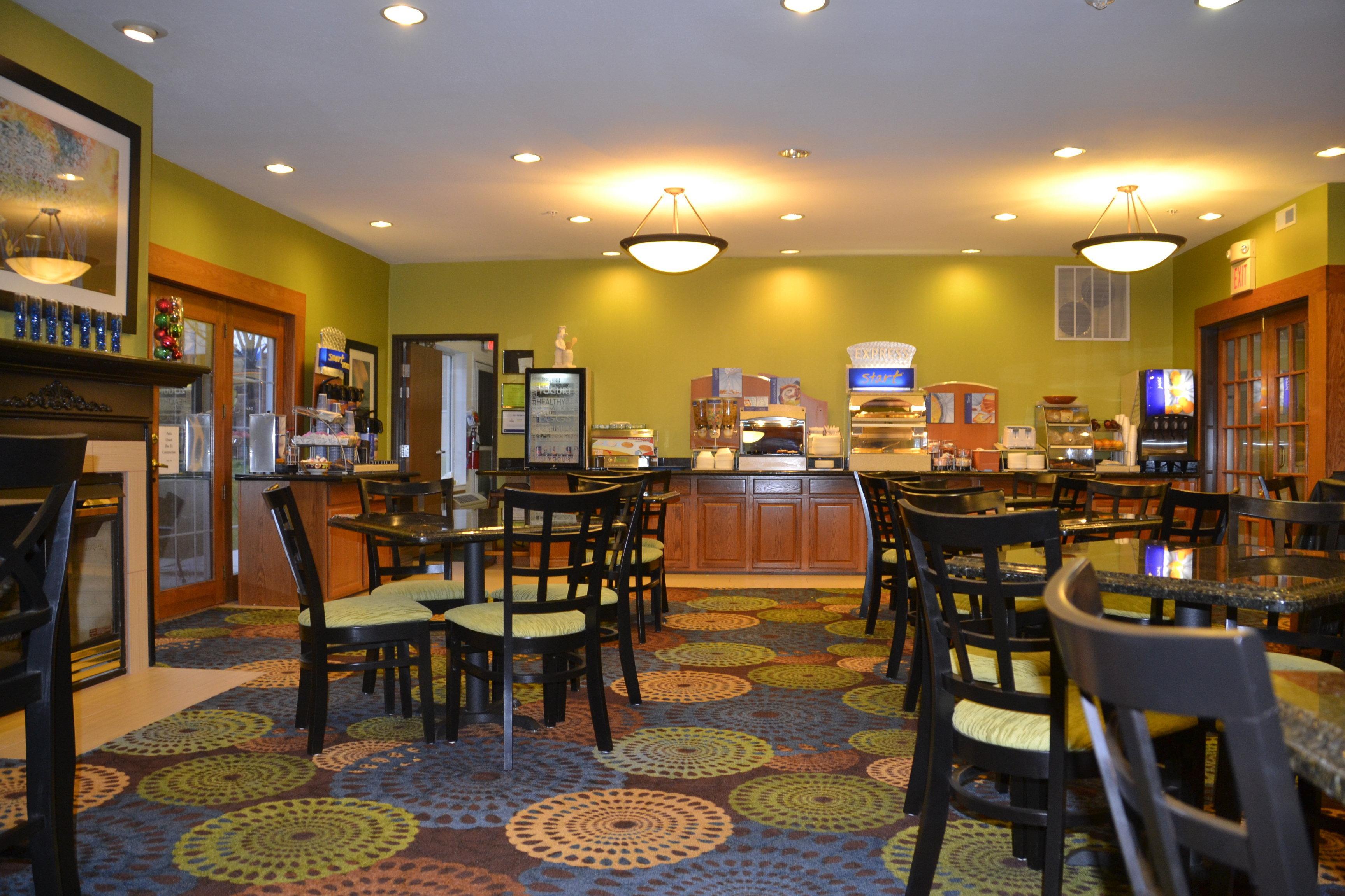 Holiday Inn Express Hotel & Suites Bloomington-Normal University Area By Ihg Exterior foto