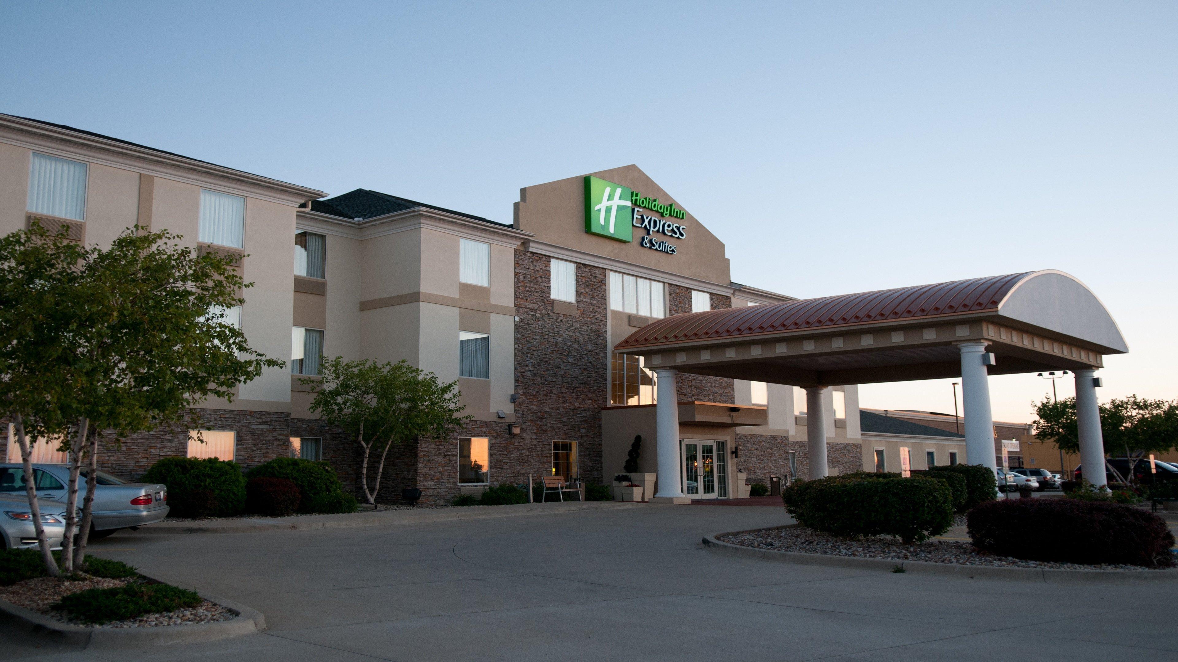 Holiday Inn Express Hotel & Suites Bloomington-Normal University Area By Ihg Exterior foto